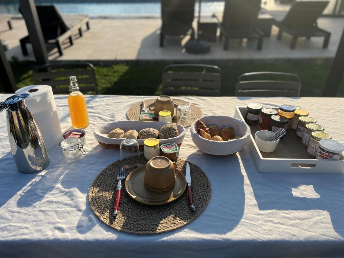 مبيت وإفطار Le Poiré-sur-Vie La Milliere - Piscine & Campagne - Cathelineau & Lescure المظهر الخارجي الصورة